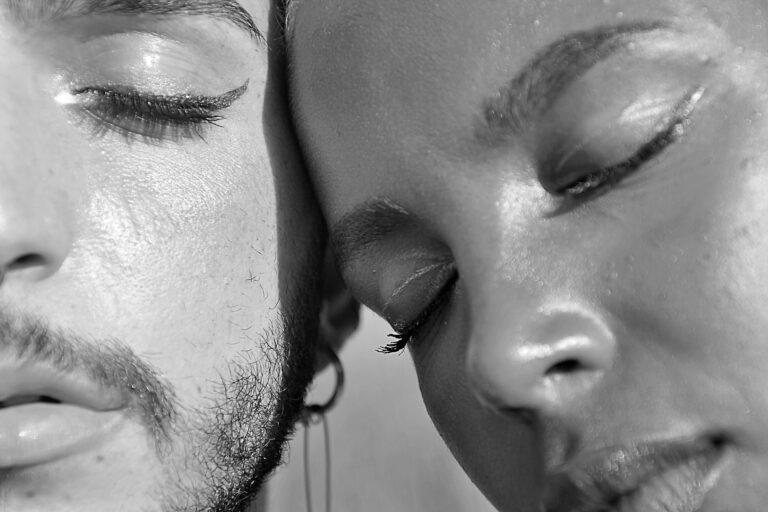 close-up-portrait-young-couple